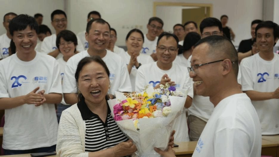 二十年后自四海归来重聚故园