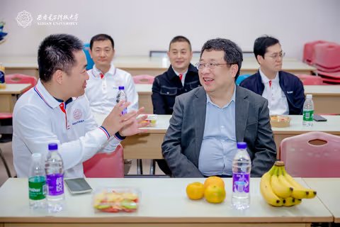 召开了一场温馨而隆重的毕业20周年班