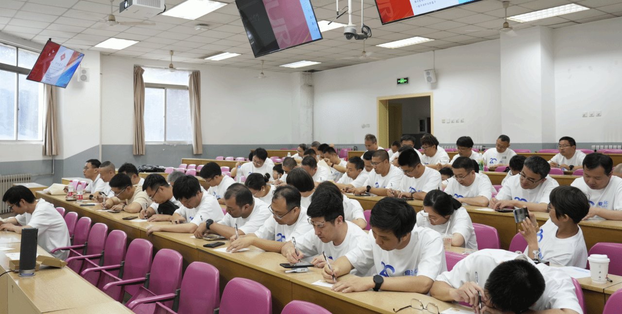 校友们重走新校区