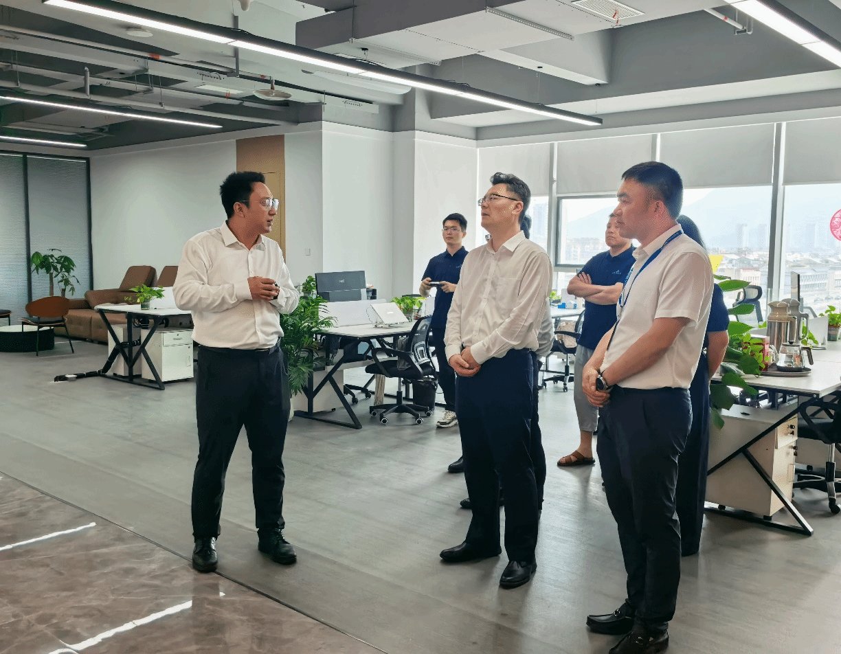 校被弄湿的夏天桃子app下载书记任小
